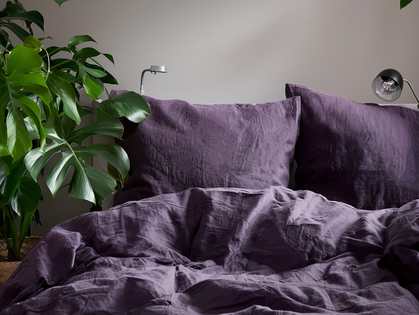 Dunkelvioletter Bettbezug