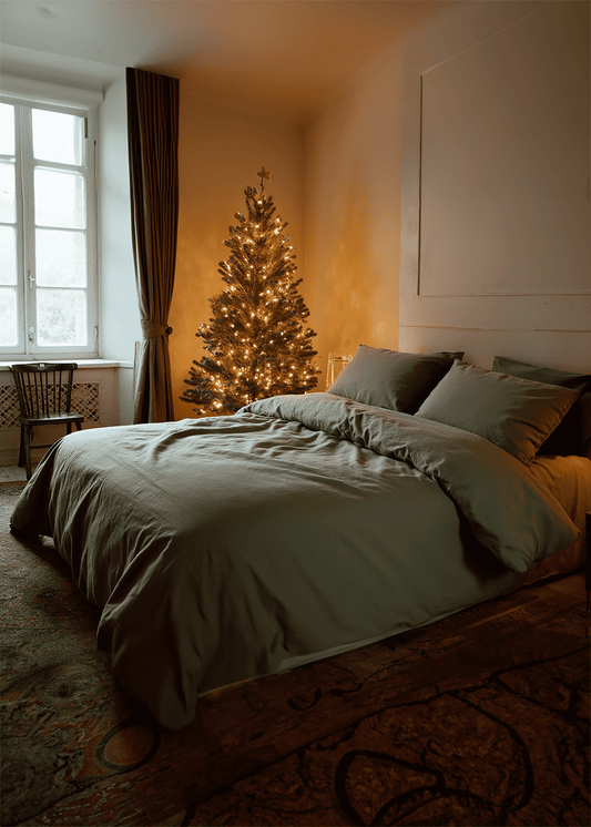 Weihnachtlicher Bettbezug aus dunkelolivfarbenem Leinen
